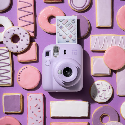 Instax Mini 12 - Cámara instantánea, con autoexposición y lente selfi incluida, Morado (Lilac Purple)